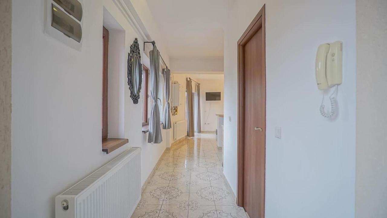 Natura City Center Studio Brasov Bagian luar foto